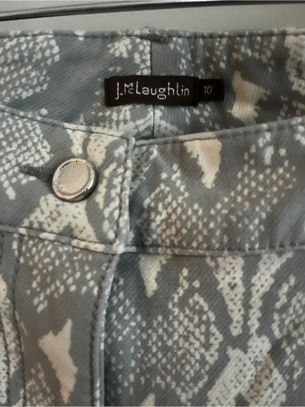 J. McLaughlin Gray and white Snake-Print Skinny Jeans